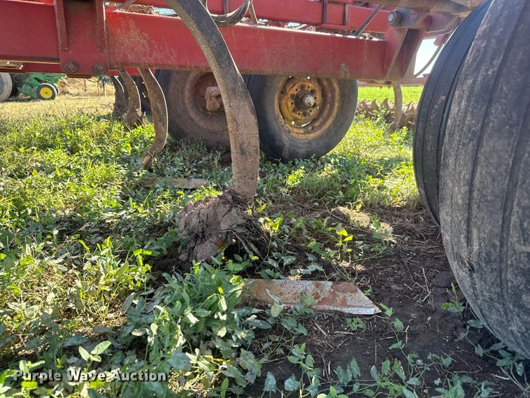 image for item NA9820 Sunflower Fallow-King 3040-28 sweep plow