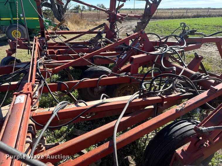 image for item NA9820 Sunflower Fallow-King 3040-28 sweep plow