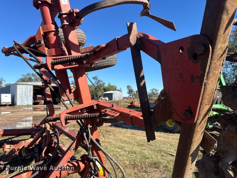 image for item NA9820 Sunflower Fallow-King 3040-28 sweep plow