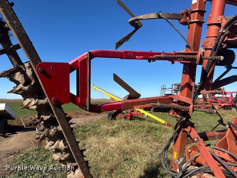 image for item NA9820 Sunflower Fallow-King 3040-28 sweep plow