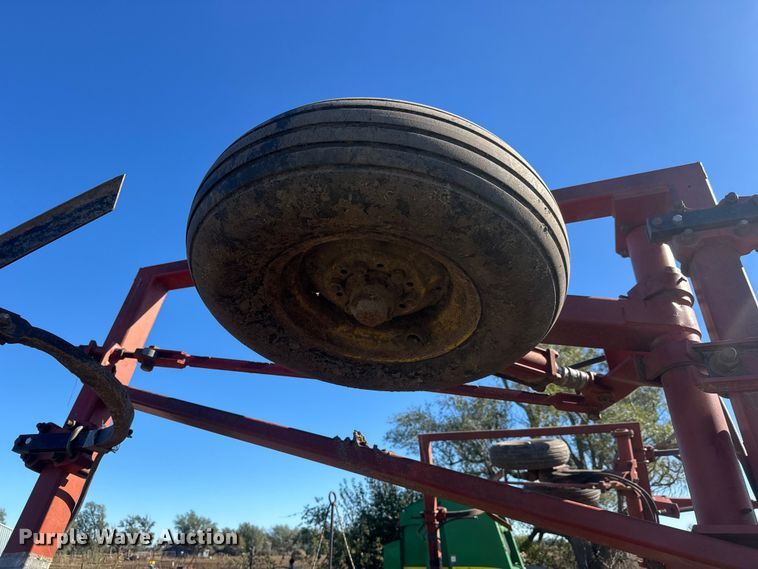 image for item NA9820 Sunflower Fallow-King 3040-28 sweep plow