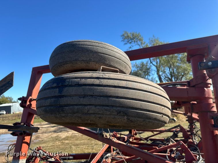 image for item NA9820 Sunflower Fallow-King 3040-28 sweep plow