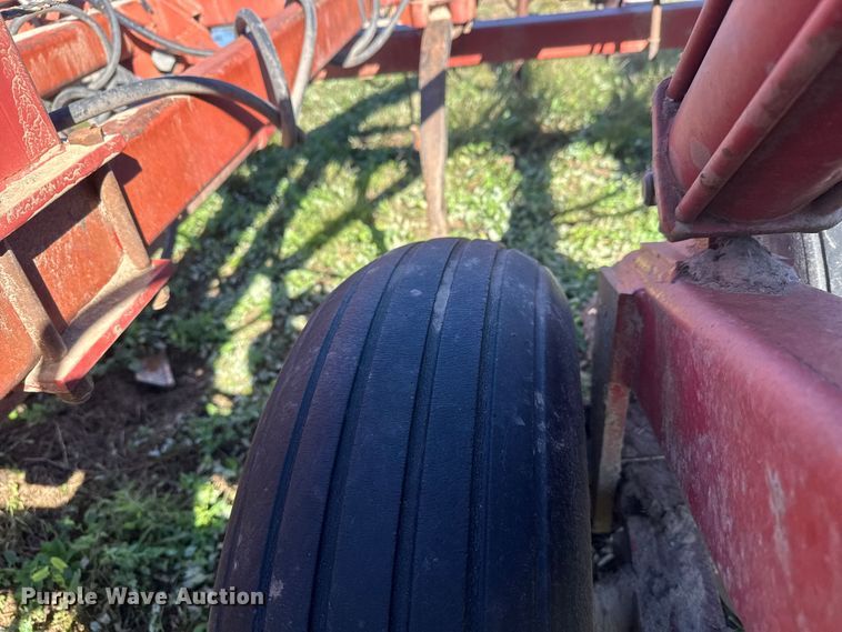 image for item NA9820 Sunflower Fallow-King 3040-28 sweep plow