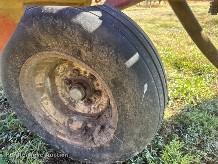 image for item NA9820 Sunflower Fallow-King 3040-28 sweep plow