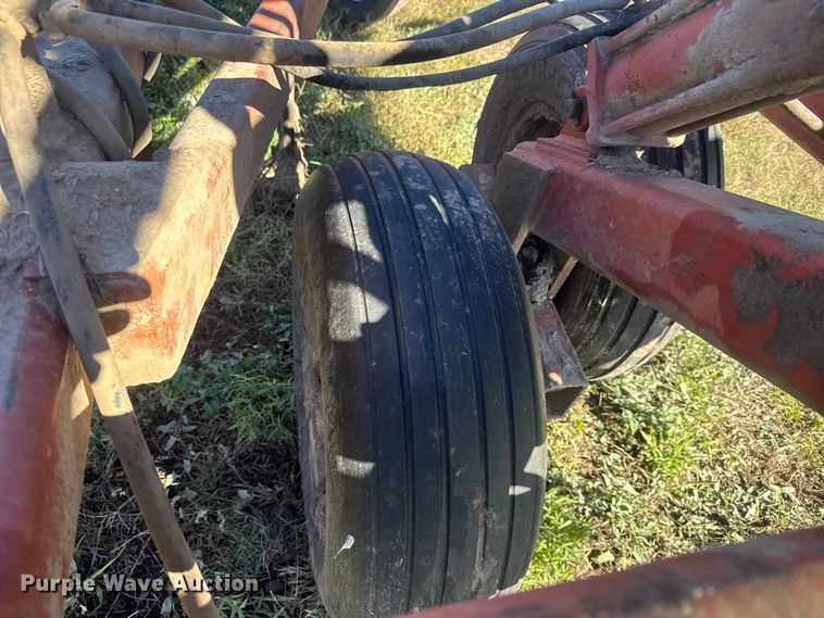 image for item NA9820 Sunflower Fallow-King 3040-28 sweep plow