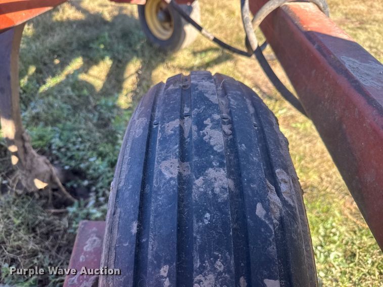 image for item NA9820 Sunflower Fallow-King 3040-28 sweep plow