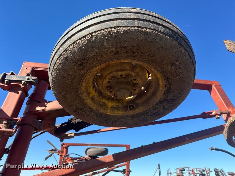 image for item NA9820 Sunflower Fallow-King 3040-28 sweep plow