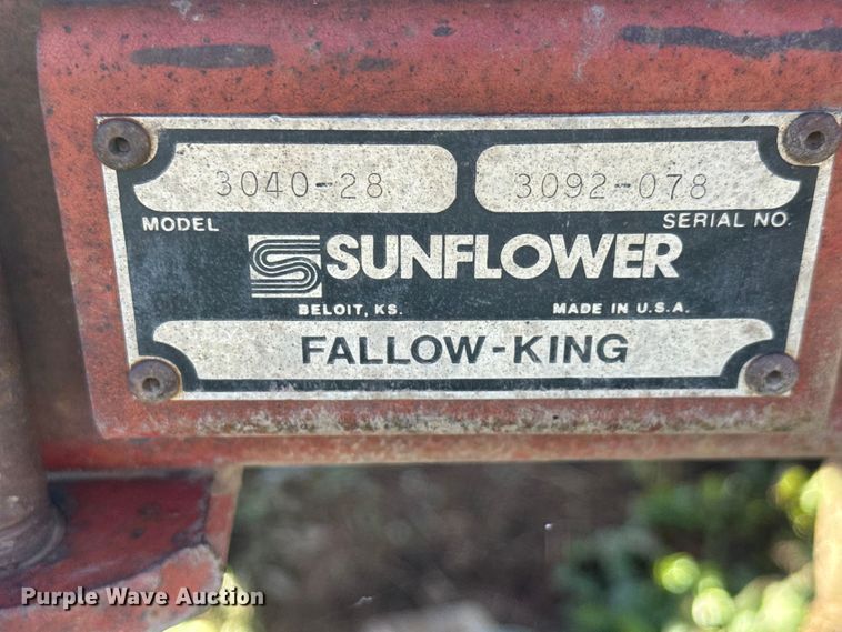 image for item NA9820 Sunflower Fallow-King 3040-28 sweep plow