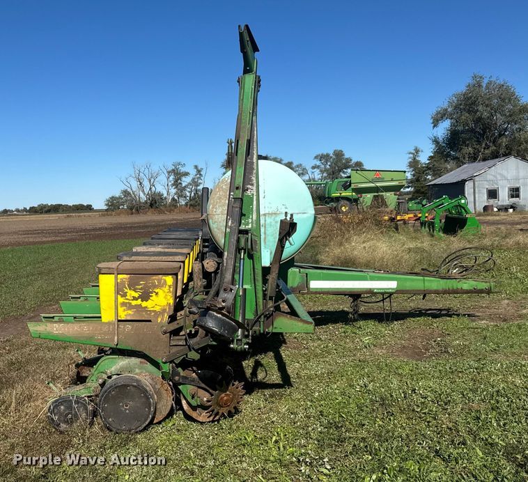 image for item NA9822 John Deere Max Emerge Plus planter