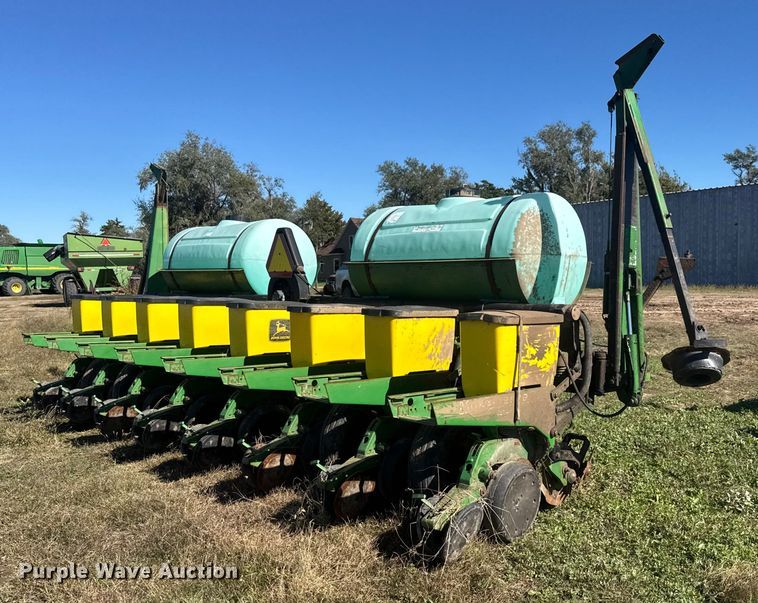 image for item NA9822 John Deere Max Emerge Plus planter