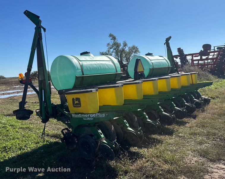 image for item NA9822 John Deere Max Emerge Plus planter