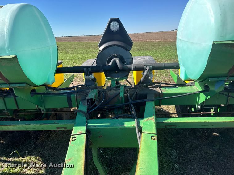 image for item NA9822 John Deere Max Emerge Plus planter