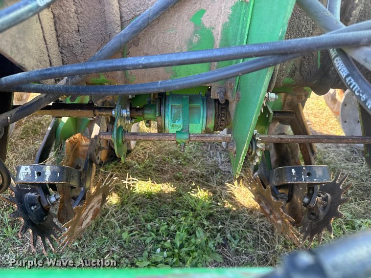image for item NA9822 John Deere Max Emerge Plus planter