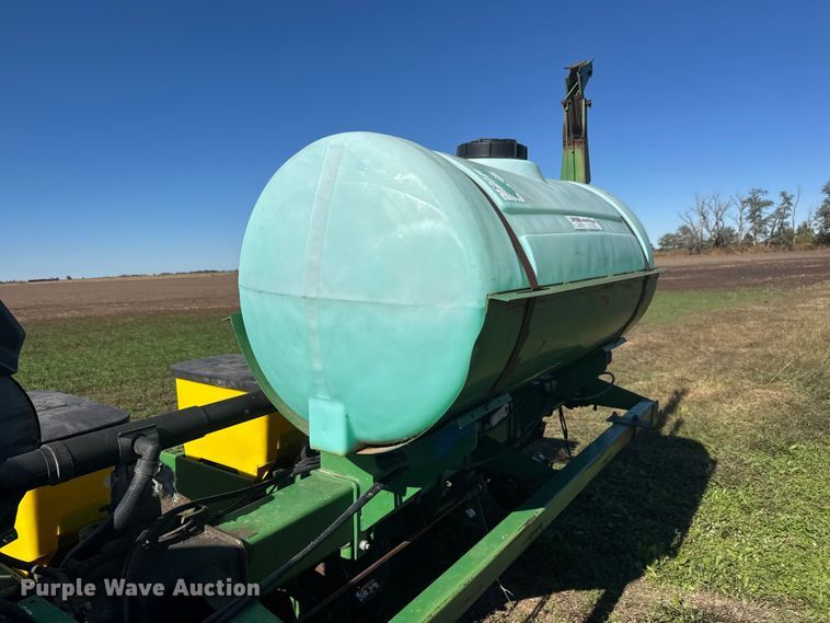 image for item NA9822 John Deere Max Emerge Plus planter