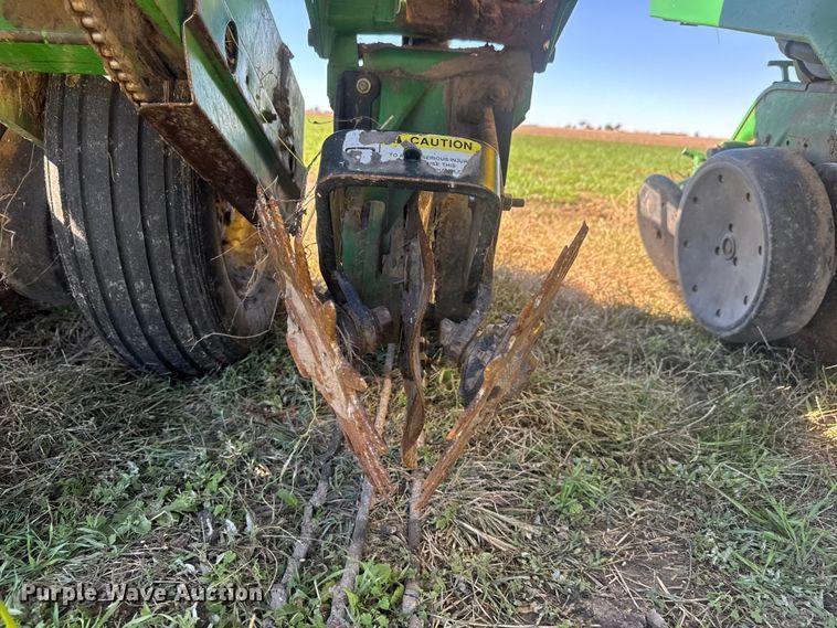 image for item NA9822 John Deere Max Emerge Plus planter