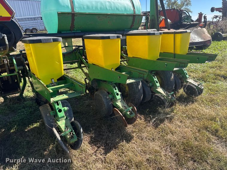 image for item NA9822 John Deere Max Emerge Plus planter