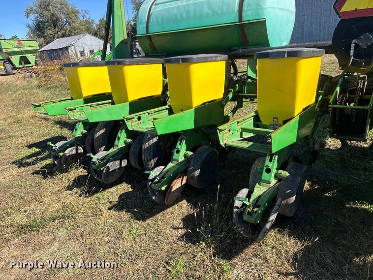 image for item NA9822 John Deere Max Emerge Plus planter
