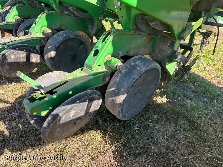 image for item NA9822 John Deere Max Emerge Plus planter
