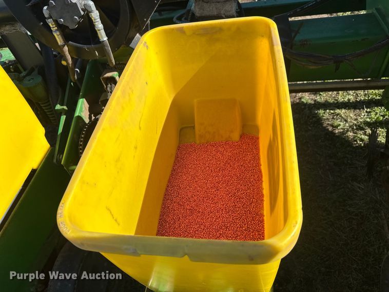 image for item NA9822 John Deere Max Emerge Plus planter