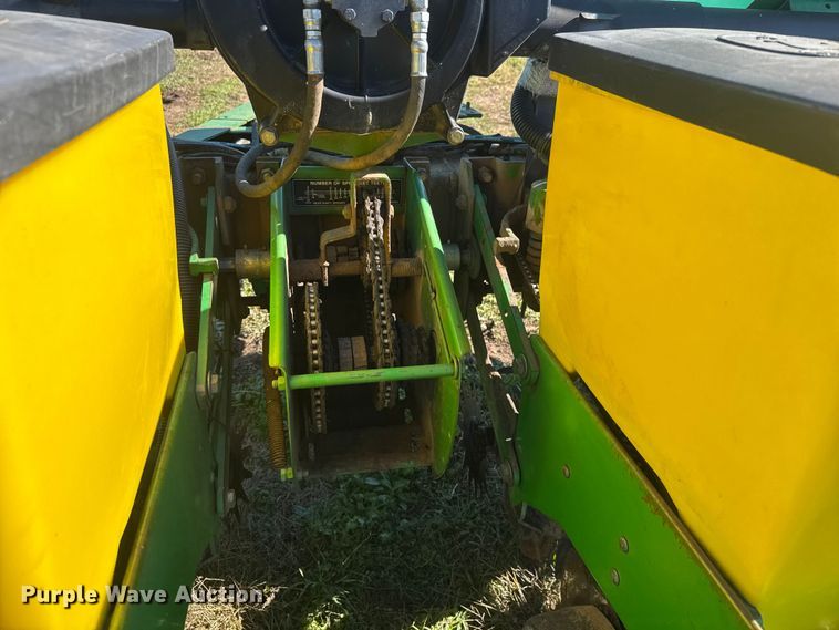 image for item NA9822 John Deere Max Emerge Plus planter