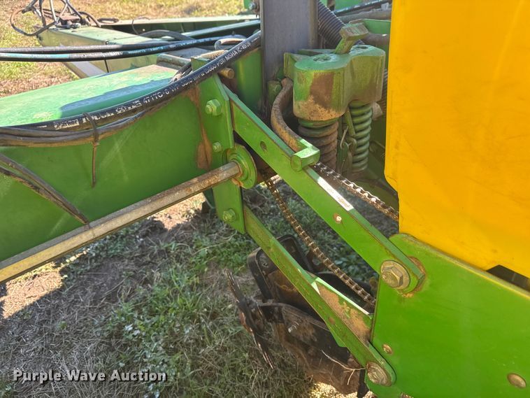 image for item NA9822 John Deere Max Emerge Plus planter