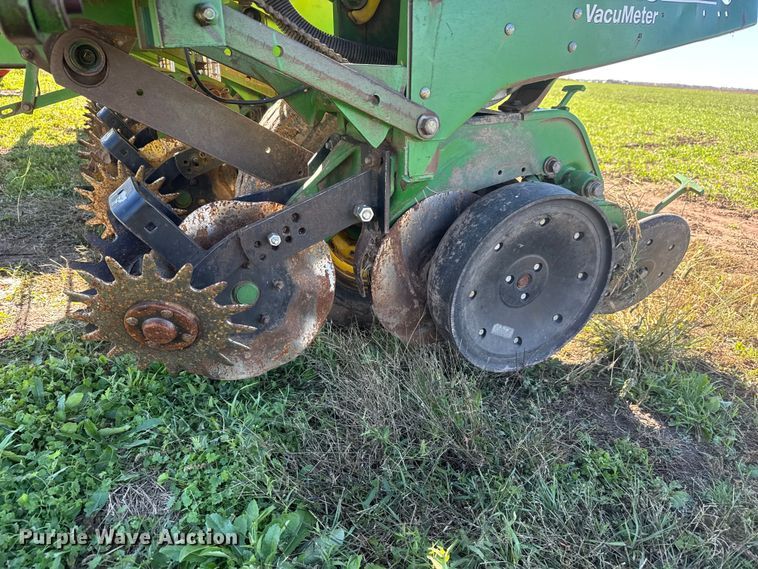 image for item NA9822 John Deere Max Emerge Plus planter