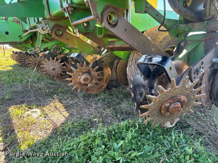 image for item NA9822 John Deere Max Emerge Plus planter