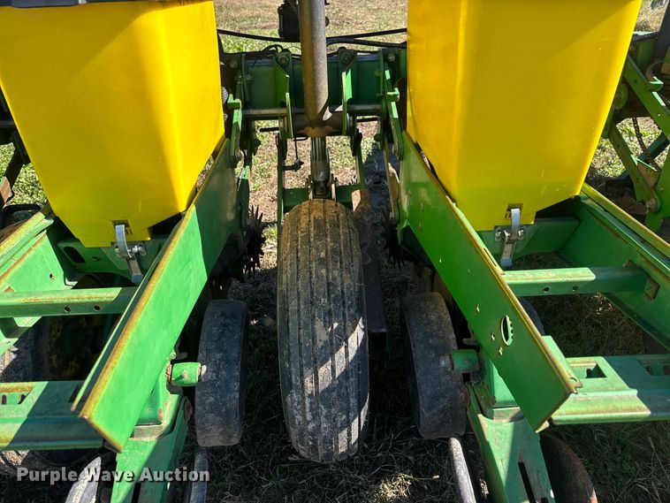 image for item NA9822 John Deere Max Emerge Plus planter