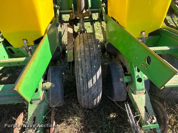 image for item NA9822 John Deere Max Emerge Plus planter