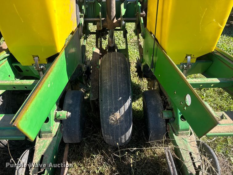 image for item NA9822 John Deere Max Emerge Plus planter
