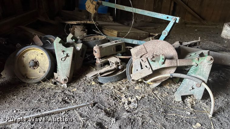 image for item NA9822 John Deere Max Emerge Plus planter