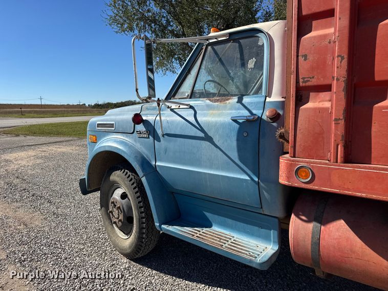 image for item NA9823 1972 Chevrolet C/50 grain truck
