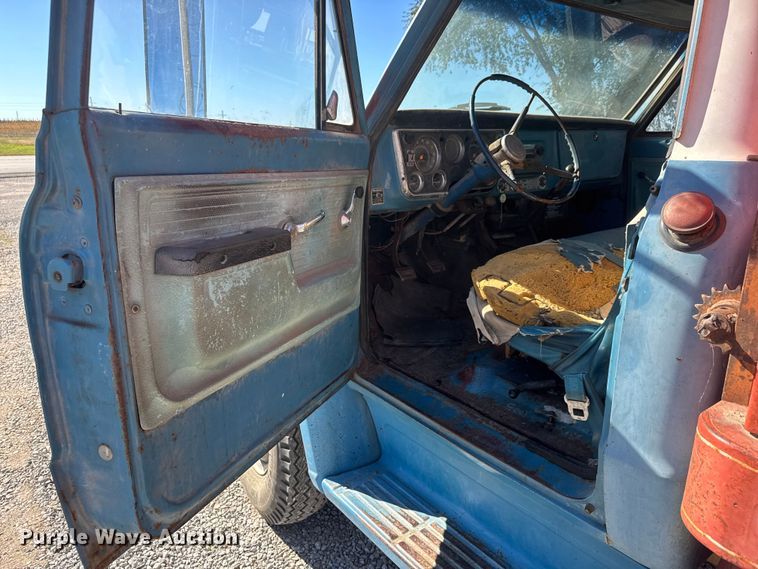 image for item NA9823 1972 Chevrolet C/50 grain truck