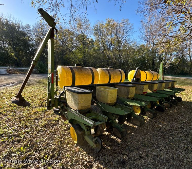 image for item NA9826 John Deere 7200 Max Emerge 2 no-till planter