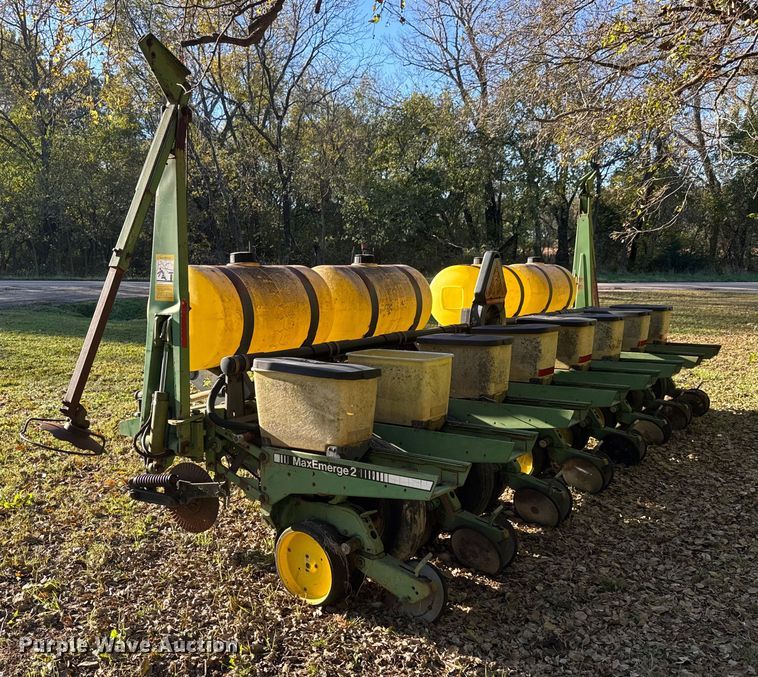 image for item NA9826 John Deere 7200 Max Emerge 2 no-till planter