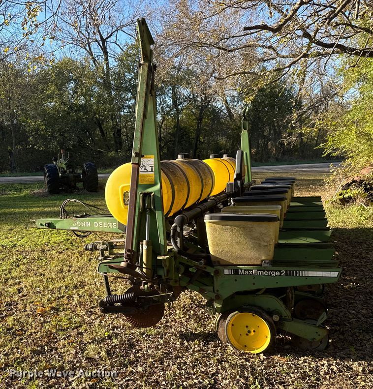 image for item NA9826 John Deere 7200 Max Emerge 2 no-till planter