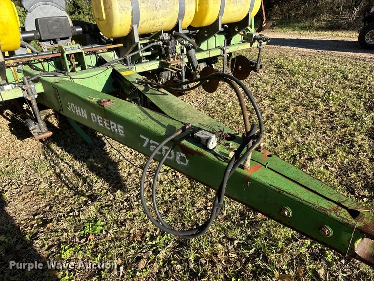 image for item NA9826 John Deere 7200 Max Emerge 2 no-till planter