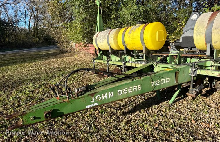 image for item NA9826 John Deere 7200 Max Emerge 2 no-till planter