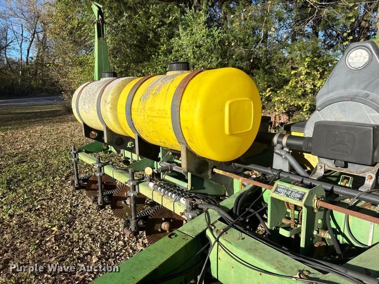 image for item NA9826 John Deere 7200 Max Emerge 2 no-till planter