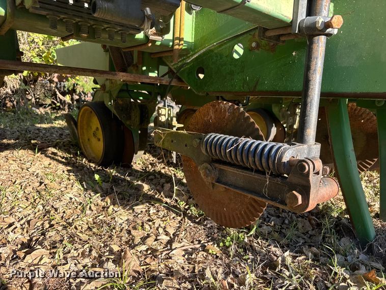 image for item NA9826 John Deere 7200 Max Emerge 2 no-till planter