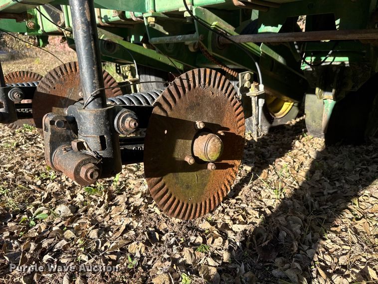 image for item NA9826 John Deere 7200 Max Emerge 2 no-till planter