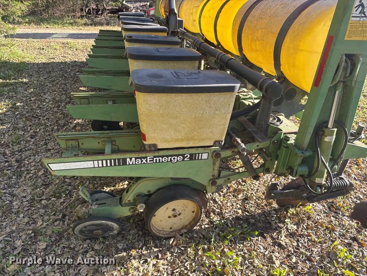 image for item NA9826 John Deere 7200 Max Emerge 2 no-till planter