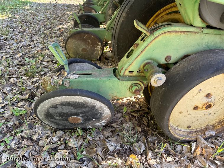 image for item NA9826 John Deere 7200 Max Emerge 2 no-till planter