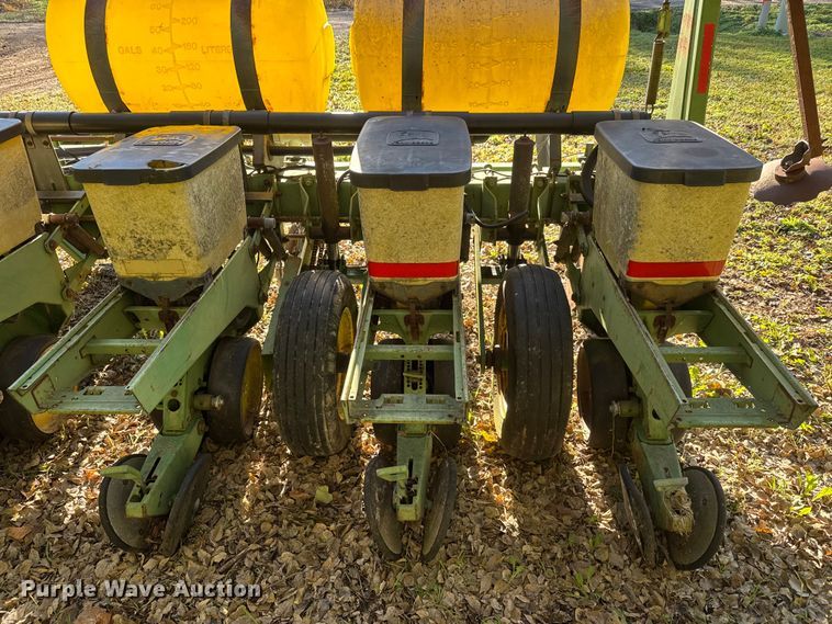 image for item NA9826 John Deere 7200 Max Emerge 2 no-till planter