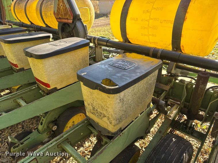 image for item NA9826 John Deere 7200 Max Emerge 2 no-till planter