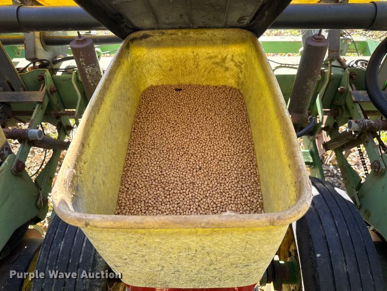 image for item NA9826 John Deere 7200 Max Emerge 2 no-till planter