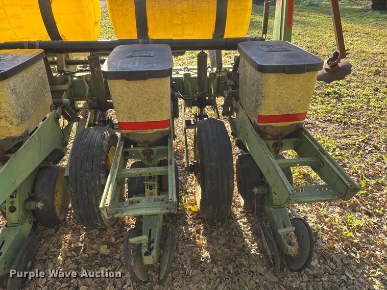 image for item NA9826 John Deere 7200 Max Emerge 2 no-till planter