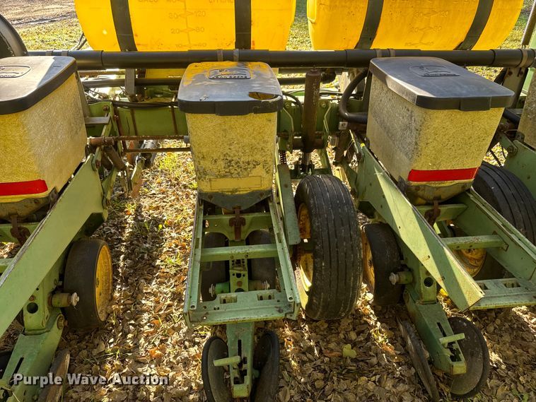 image for item NA9826 John Deere 7200 Max Emerge 2 no-till planter