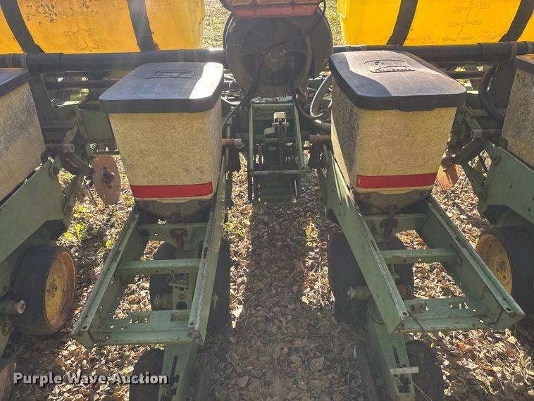 image for item NA9826 John Deere 7200 Max Emerge 2 no-till planter