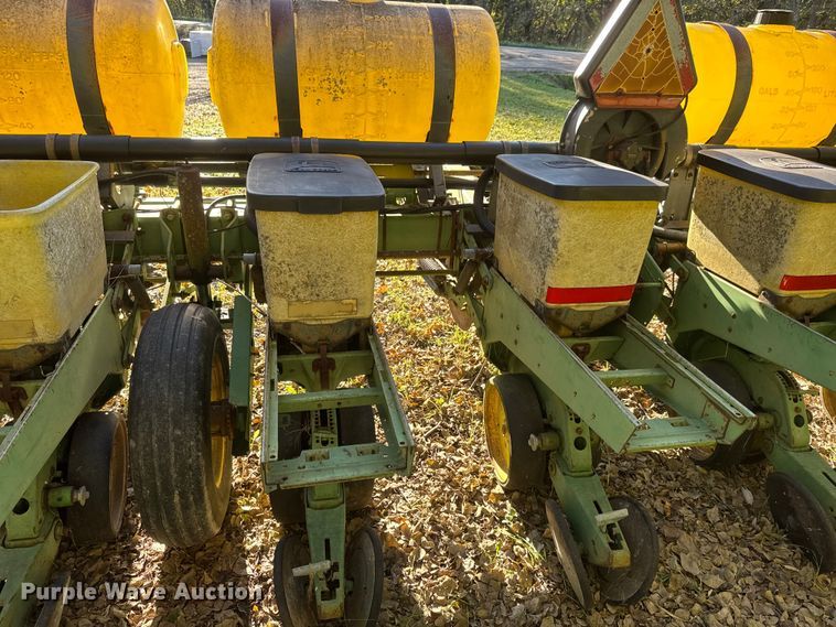 image for item NA9826 John Deere 7200 Max Emerge 2 no-till planter